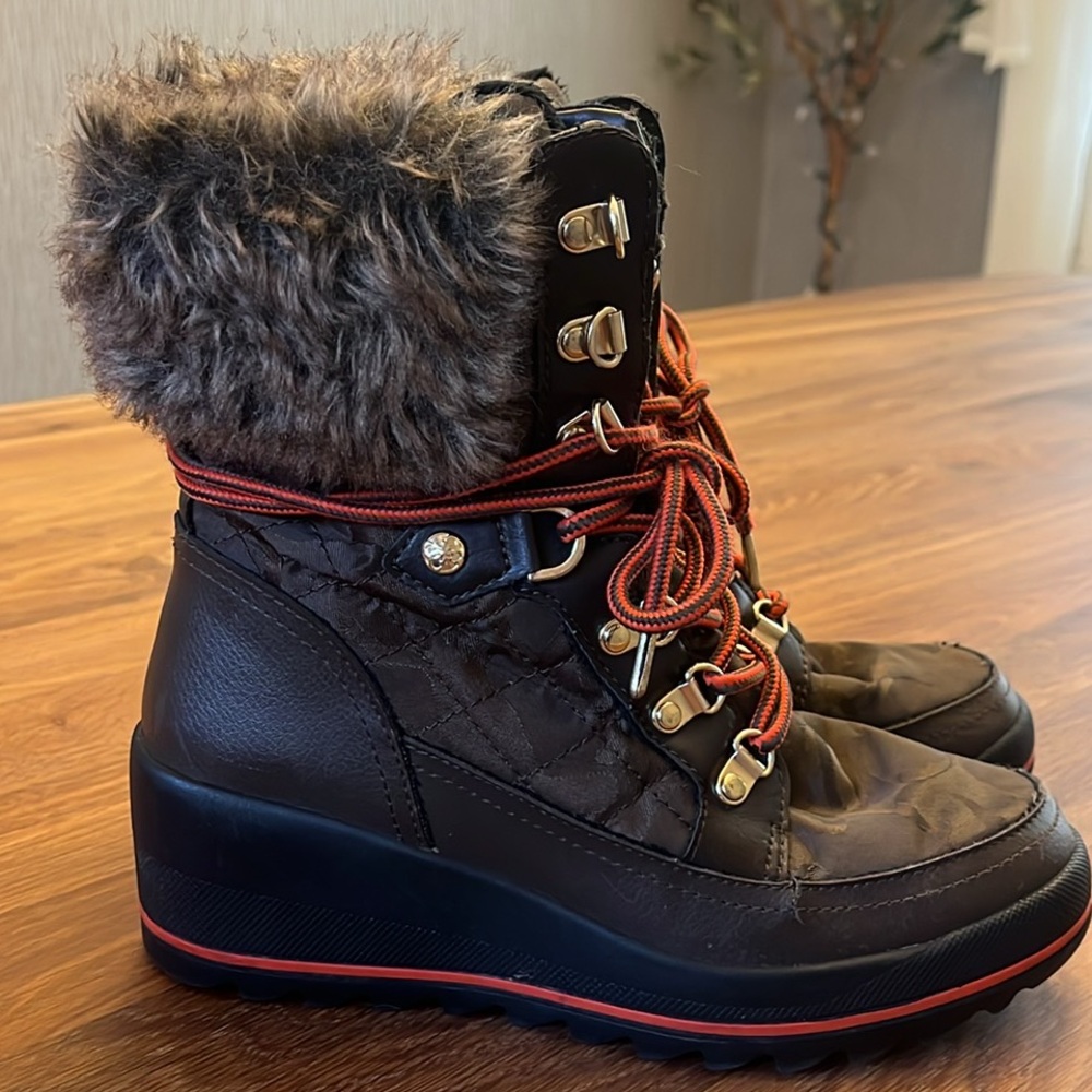 Stylish Women's Fur-Lined Boots